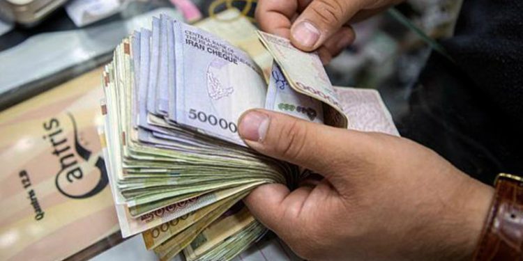 خبر مهم وزیر اقتصاد: این گروه منتظر افزایش حقوق باشند